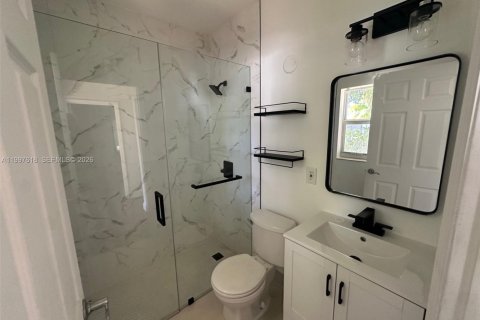Casa en alquiler en Miami, Florida, 2 dormitorios, 88.26 m2 № 2059508 - foto 3