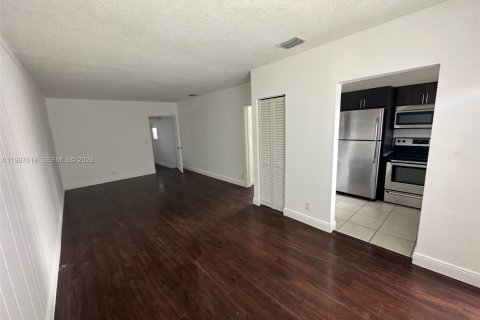 Casa en alquiler en Miami, Florida, 2 dormitorios, 88.26 m2 № 2059508 - foto 4