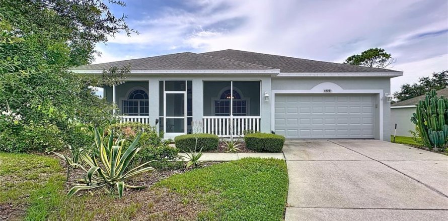 House in Clermont, Florida 3 bedrooms, 175.77 sq.m. № 1893919