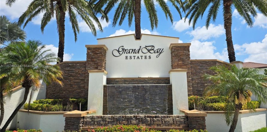 Townhouse in Doral, Florida 4 bedrooms, 169.18 sq.m. № 1928456
