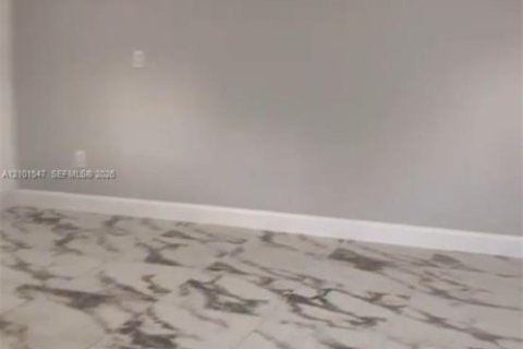 Villa ou maison à louer à Miami Gardens, Floride: 1 chambre, 65.03 m2 № 2406004 - photo 2