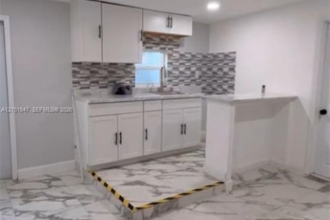 Villa ou maison à louer à Miami Gardens, Floride: 1 chambre, 65.03 m2 № 2406004 - photo 3