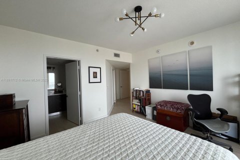 Condo in Miami, Florida, 2 bedrooms  № 1944132 - photo 7