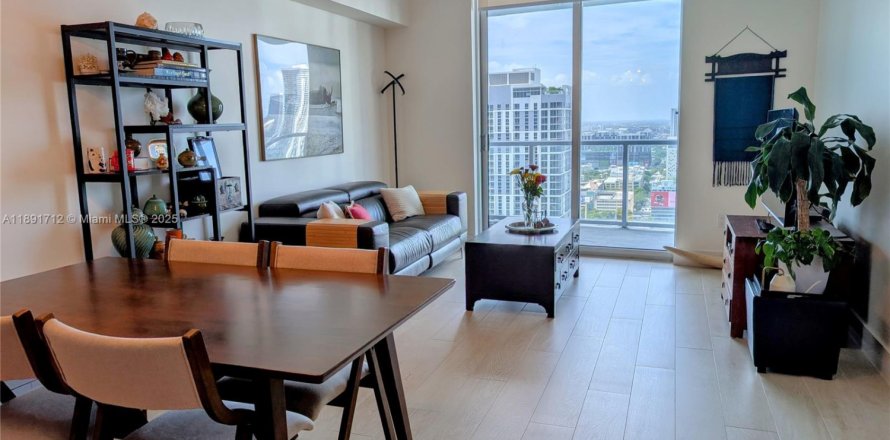 Condo in Miami, Florida, 2 bedrooms  № 1944132