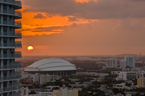 Condo in Miami, Florida, 2 bedrooms  № 1944132 - photo 15