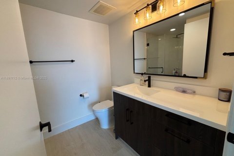 Condo in Miami, Florida, 2 bedrooms  № 1944132 - photo 10