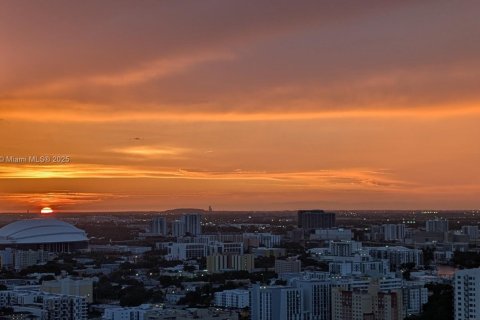 Condo in Miami, Florida, 2 bedrooms  № 1944132 - photo 14