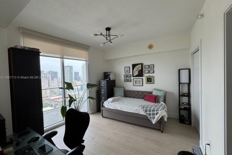 Condo in Miami, Florida, 2 bedrooms  № 1944132 - photo 9