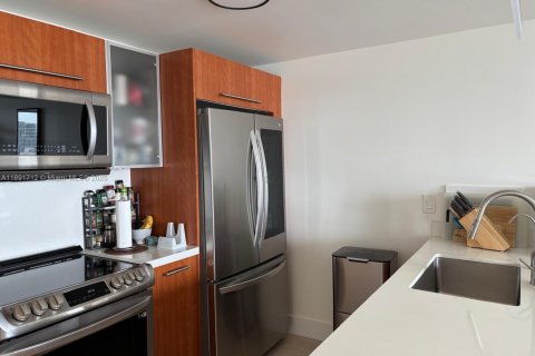 Condo in Miami, Florida, 2 bedrooms  № 1944132 - photo 4