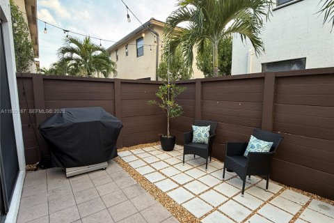 Townhouse in Miami Lakes, Florida 4 bedrooms, 177.26 sq.m. № 1993344 - photo 9