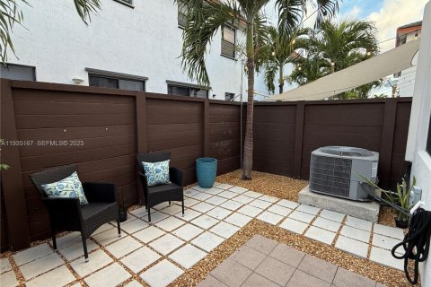 Townhouse in Miami Lakes, Florida 4 bedrooms, 177.26 sq.m. № 1993344 - photo 8