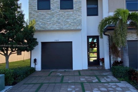 Townhouse in Miami Lakes, Florida 4 bedrooms, 177.26 sq.m. № 1993344
