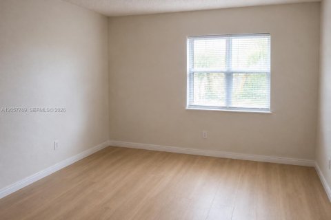 Condo in Hialeah, Florida, 2 bedrooms  № 2259736 - photo 5