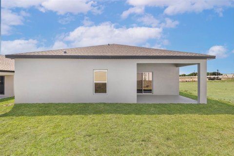 House in Winter Haven, Florida 4 bedrooms, 173.08 sq.m. № 2222329 - photo 3