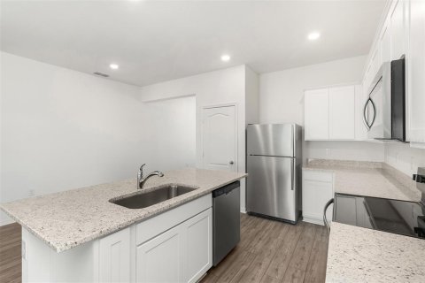 House in Winter Haven, Florida 4 bedrooms, 173.08 sq.m. № 2222329 - photo 8
