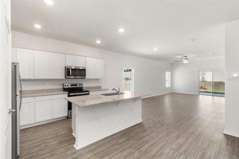 House in Winter Haven, Florida 4 bedrooms, 173.08 sq.m. № 2222329 - photo 4