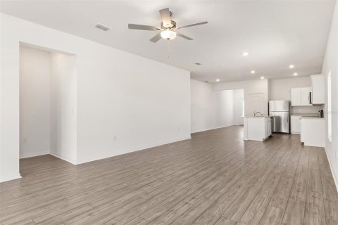 House in Winter Haven, Florida 4 bedrooms, 173.08 sq.m. № 2222329 - photo 11