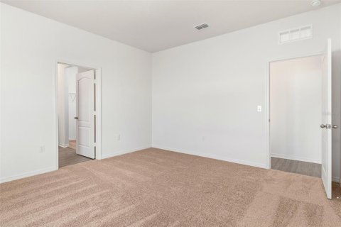 House in Winter Haven, Florida 4 bedrooms, 173.08 sq.m. № 2222329 - photo 13