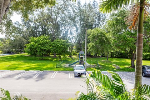 Copropriété à louer à Pinecrest, Floride: 2 chambres, 89.19 m2 № 1922803 - photo 24
