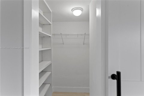 Copropriété à louer à Pinecrest, Floride: 2 chambres, 89.19 m2 № 1922803 - photo 9