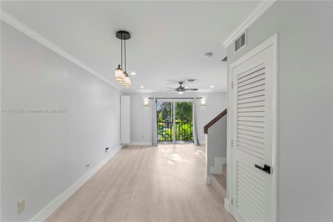 Copropriété à louer à Pinecrest, Floride: 2 chambres, 89.19 m2 № 1922803 - photo 2