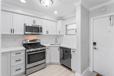 Copropriété à louer à Pinecrest, Floride: 2 chambres, 89.19 m2 № 1922803 - photo 21