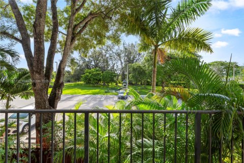 Copropriété à louer à Pinecrest, Floride: 2 chambres, 89.19 m2 № 1922803 - photo 1