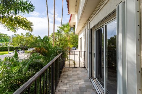 Copropriété à louer à Pinecrest, Floride: 2 chambres, 89.19 m2 № 1922803 - photo 23