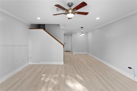 Copropriété à louer à Pinecrest, Floride: 2 chambres, 89.19 m2 № 1922803 - photo 4