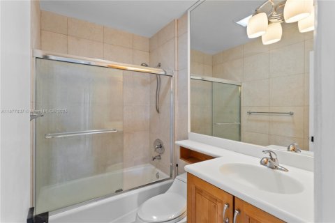 Copropriété à louer à Pinecrest, Floride: 2 chambres, 89.19 m2 № 1922803 - photo 16