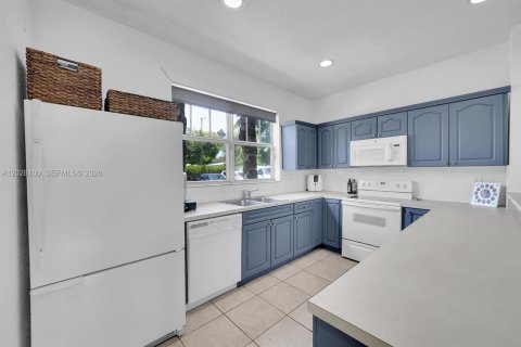 Touwnhouse à louer à Hollywood, Floride: 3 chambres, 144.56 m2 № 2265073 - photo 5