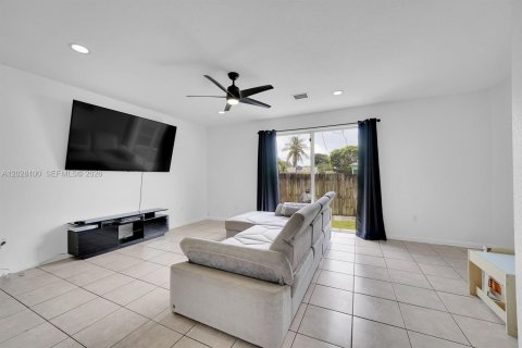 Touwnhouse à louer à Hollywood, Floride: 3 chambres, 144.56 m2 № 2265073 - photo 7