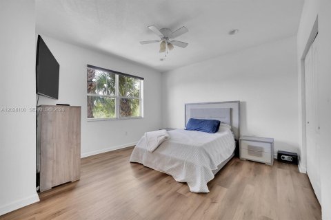 Touwnhouse à louer à Hollywood, Floride: 3 chambres, 144.56 m2 № 2265073 - photo 12