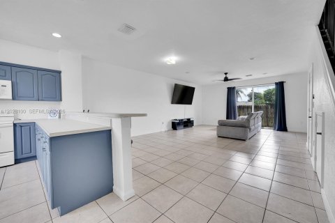 Touwnhouse à louer à Hollywood, Floride: 3 chambres, 144.56 m2 № 2265073 - photo 3