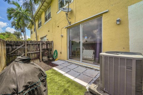 Touwnhouse à louer à Hollywood, Floride: 3 chambres, 144.56 m2 № 2265073 - photo 15