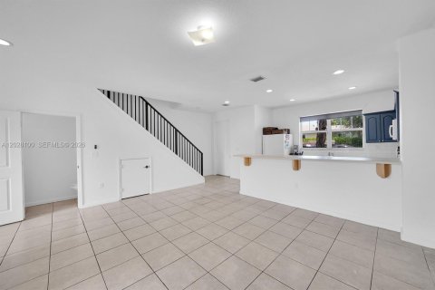 Touwnhouse à louer à Hollywood, Floride: 3 chambres, 144.56 m2 № 2265073 - photo 6