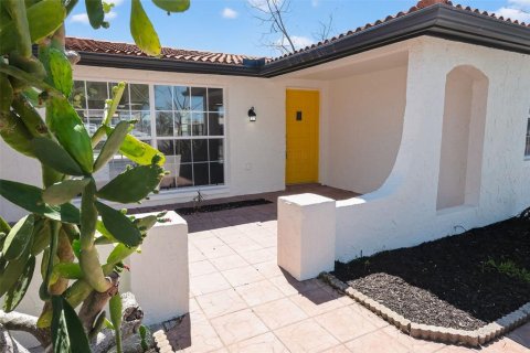 Casa en Holiday, Florida 3 dormitorios, 182.74 m2 № 2092389