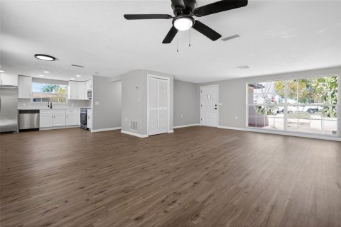 Casa en venta en Holiday, Florida, 3 dormitorios, 182.74 m2 № 2092389 - foto 5