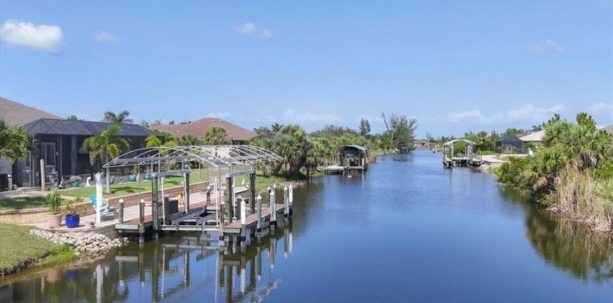 Villa ou maison à Port Charlotte, Floride 3 chambres, 207.64 m2 № 1778222