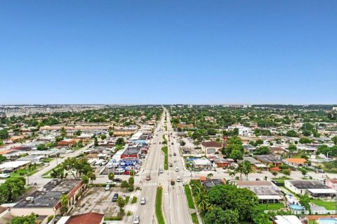 Commercial property in Hialeah, Florida № 1692456 - photo 13