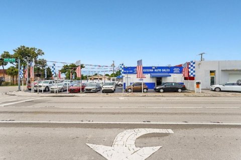 Commercial property in Hialeah, Florida № 1692456 - photo 8