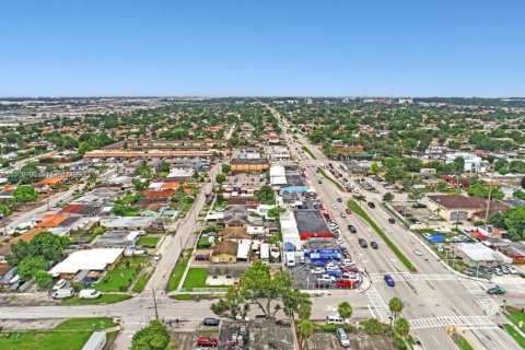 Commercial property in Hialeah, Florida № 1692456 - photo 11