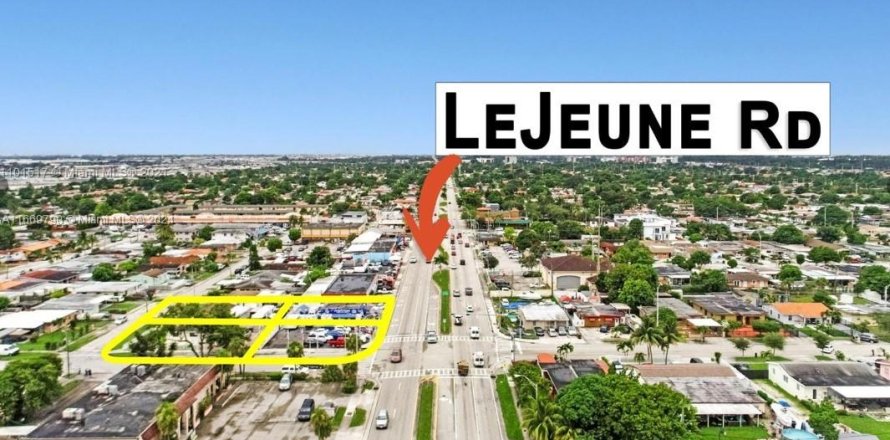 Commercial property in Hialeah, Florida № 1692456