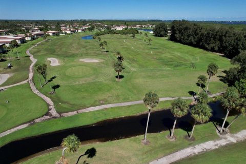 Condo in Vero Beach, Florida, 2 bedrooms  № 2382516 - photo 25