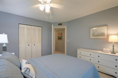 Condo in Vero Beach, Florida, 2 bedrooms  № 2382516 - photo 15