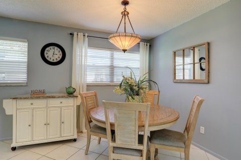 Condo in Vero Beach, Florida, 2 bedrooms  № 2382516 - photo 7