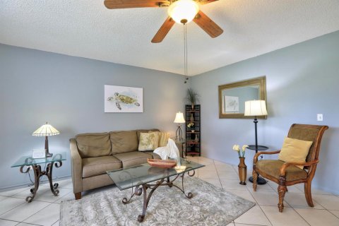 Condo in Vero Beach, Florida, 2 bedrooms  № 2382516 - photo 5
