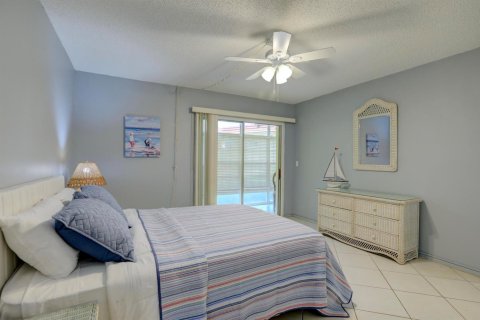 Condo in Vero Beach, Florida, 2 bedrooms  № 2382516 - photo 11