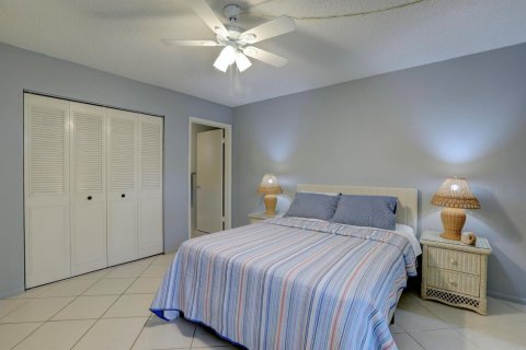 Condo in Vero Beach, Florida, 2 bedrooms  № 2382516 - photo 12