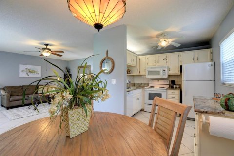 Condo in Vero Beach, Florida, 2 bedrooms  № 2382516 - photo 8